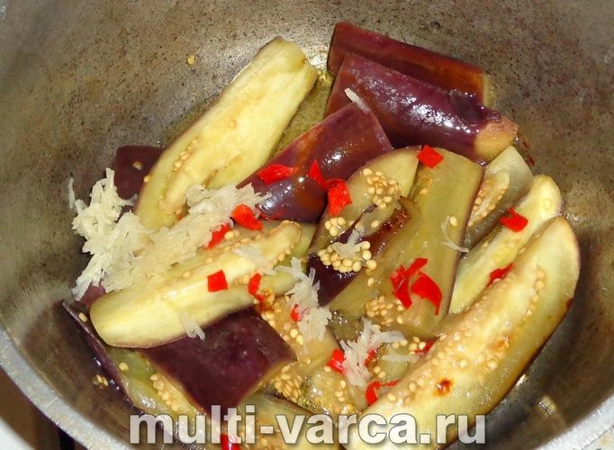 Мариновані баклажани з часником на зиму