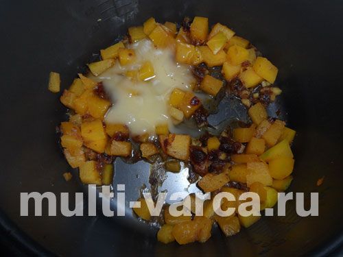 Медовий гарбуз з імбиром, фініками та корицею