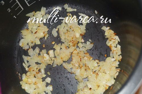 Млинці на молоці з начинкою з курки та сиру