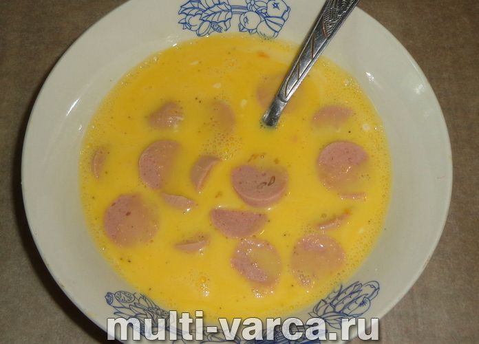 Омлет із сосисками в мультиварці