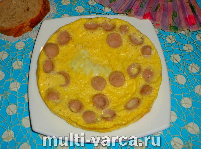 Омлет із сосисками в мультиварці