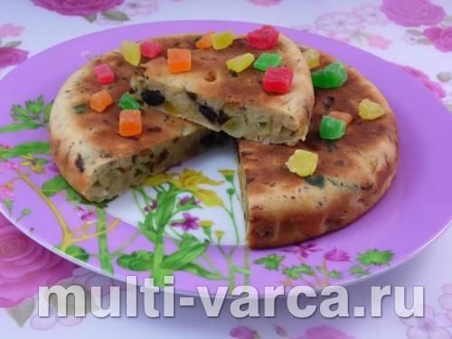 Пиріг-коврижка з яблуками, сухофруктами та цукатами