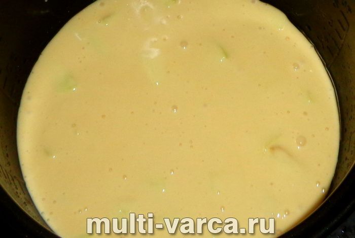 Пиріг на кислому молоці в мультиварці