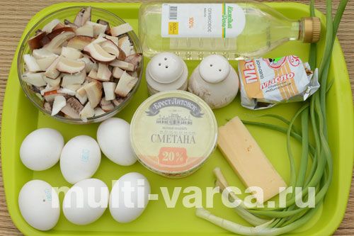 Пишний омлет із грибами та сиром