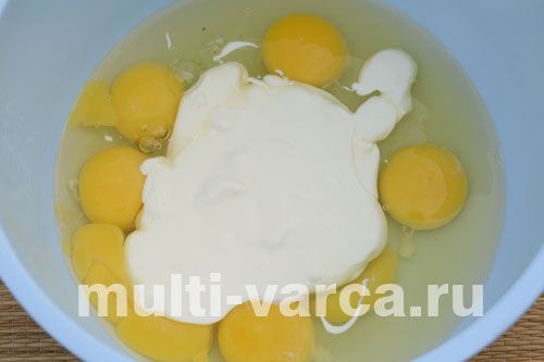 Пишний омлет із грибами та сиром