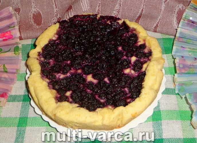 Пісочний пиріг із чорницею та сиром