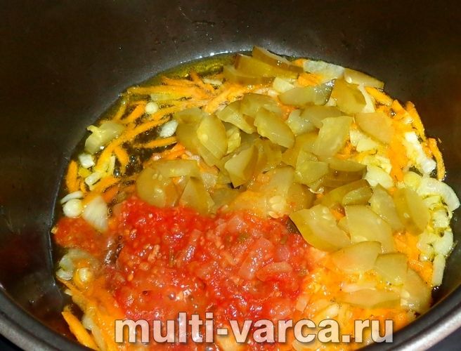 Розсольник із перловкою в мультиварці