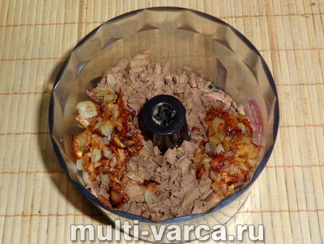 Рулетики з млинців із печінковою начинкою