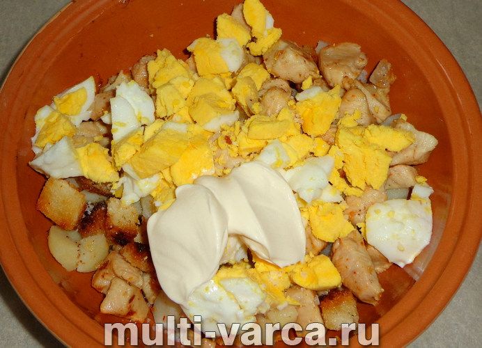 Салат із куркою та сухариками «Апельсинова часточка»