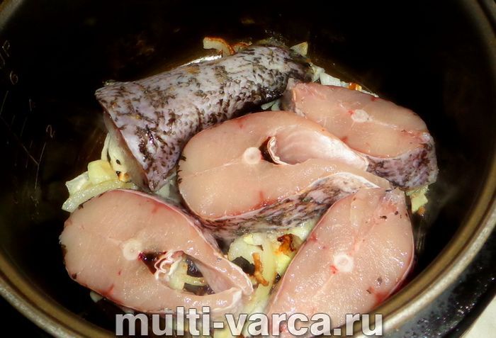 Щука в томатному соусі в мультиварці