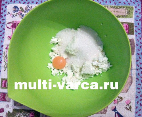 Шоколадний брауні з сиром і малиною в мультиварці