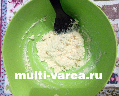 Шоколадний брауні з сиром і малиною в мультиварці