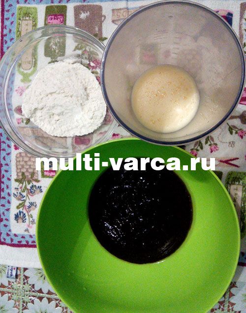 Шоколадний брауні з сиром і малиною в мультиварці