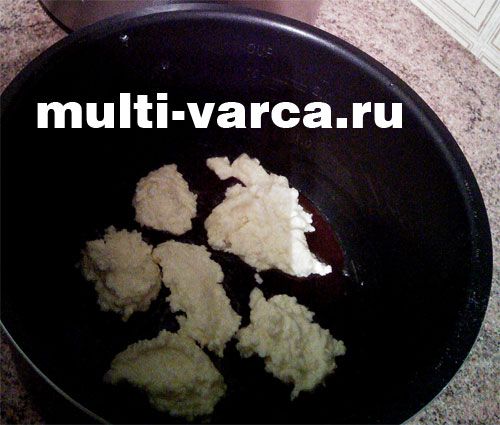 Шоколадний брауні з сиром і малиною в мультиварці