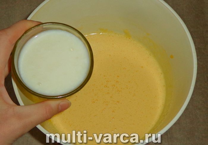 Шоколадний пиріг на кефірі в мультиварці