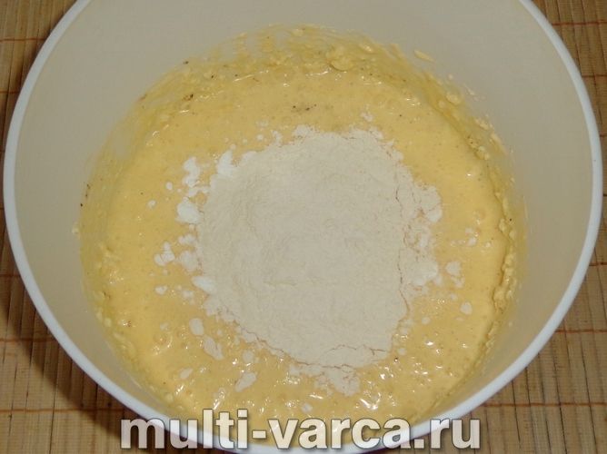 Сирний коржик у мультиварці