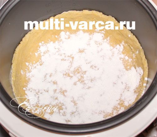 Сирний пиріг зі смородиною в мультиварці