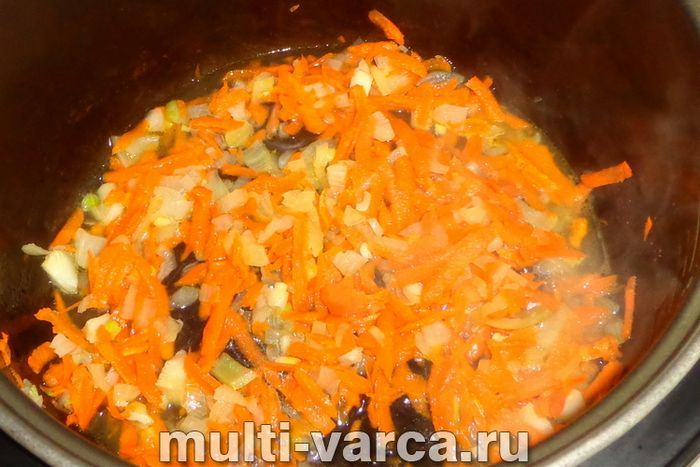 Сочевиця з індичкою в мультиварці