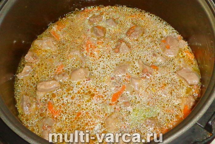 Сочевиця з індичкою в мультиварці