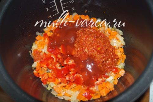 Сом, тушкований з овочами в мультиварці