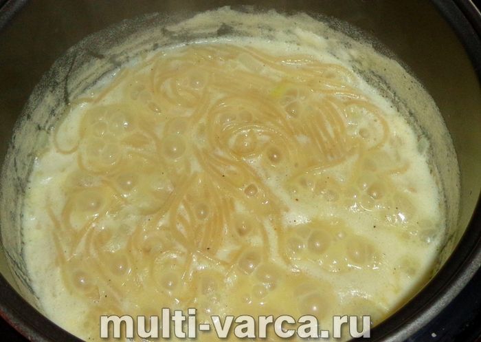 Спагеті у вершковому соусі в мультиварці