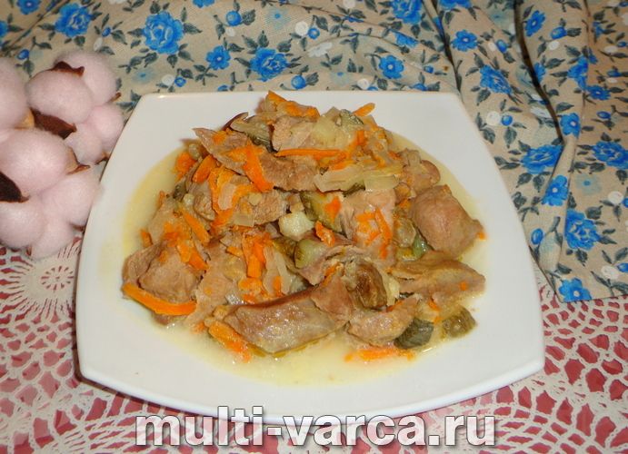 Стегно індички з овочами в мультиварці