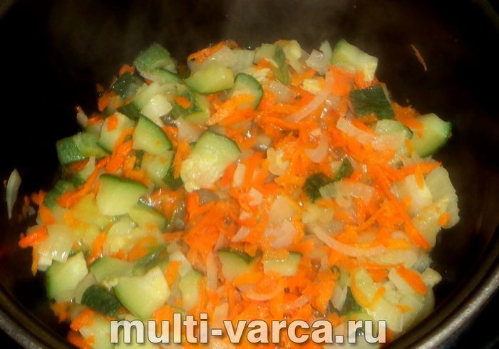 Стегно індички з овочами в мультиварці