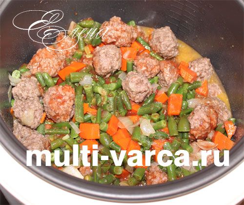 Стручкова квасоля з фрикадельками в мультиварці
