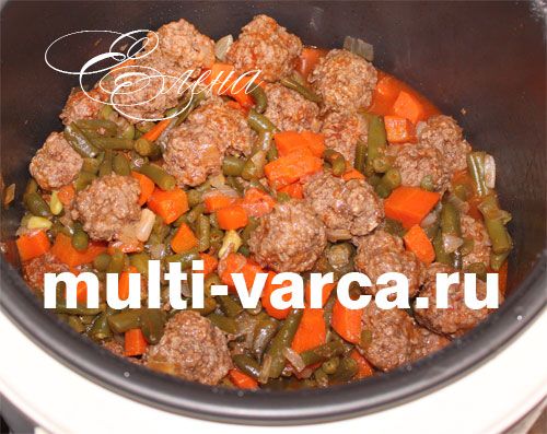 Стручкова квасоля з фрикадельками в мультиварці