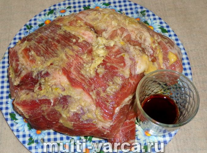 Свиняча шийка у фользі в мультиварці