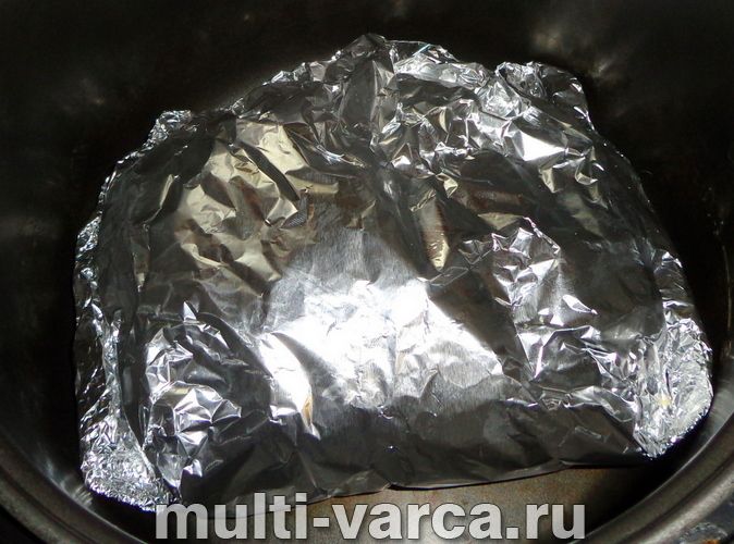 Свиняча шийка у фользі в мультиварці