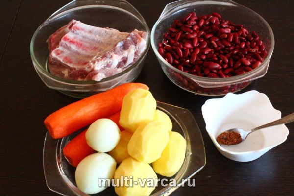 Свинячі реберця з червоною квасолею в мультиварці
