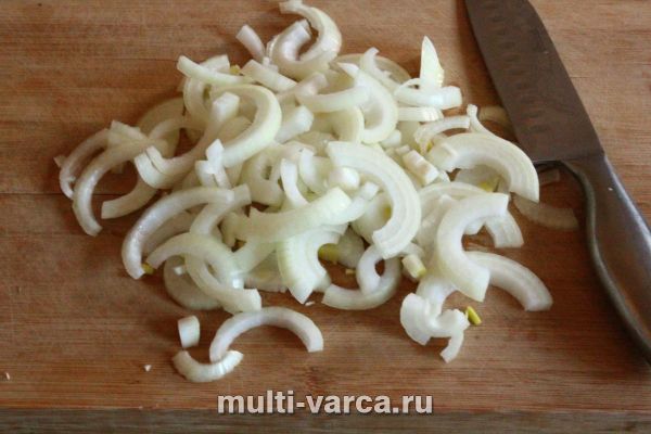 Свинячі реберця з червоною квасолею в мультиварці