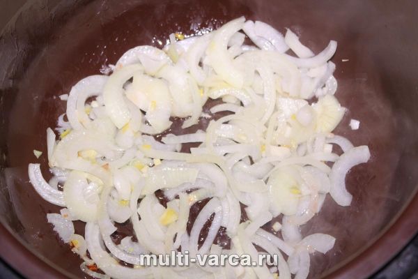 Свинячі реберця з червоною квасолею в мультиварці