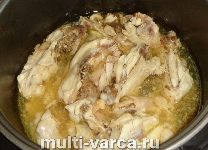 Тушонка з курки в мультиварці