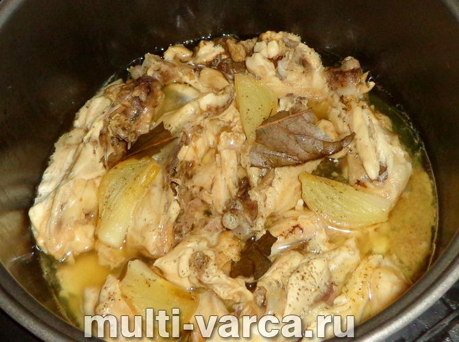 Тушонка з курки в мультиварці