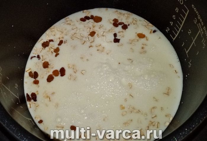 Вівсяна каша з родзинками