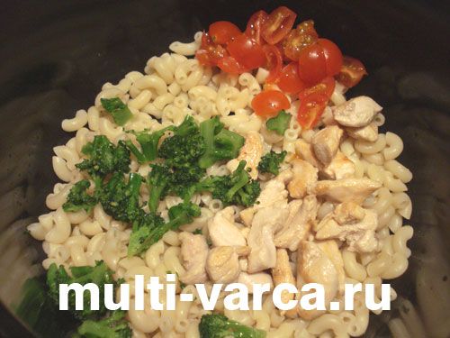 Запіканка з макаронів із куркою та овочами в мультиварці