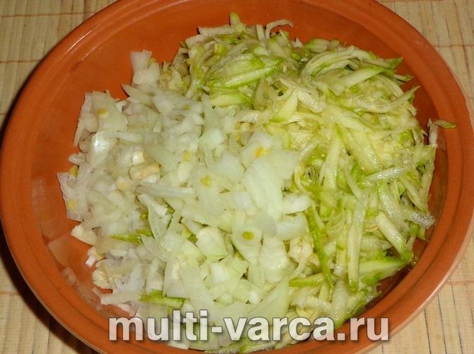 Запіканка з рису і кабачків у мультиварці