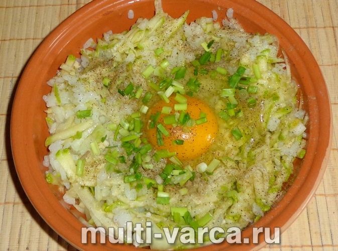 Запіканка з рису і кабачків у мультиварці