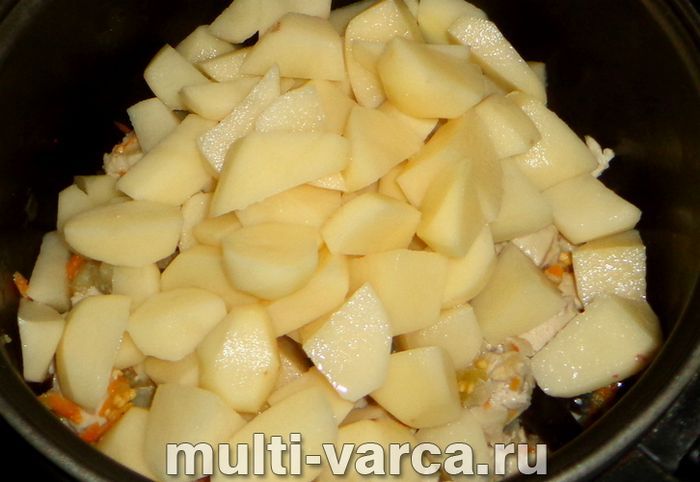 Баклажани з картоплею і куркою в мультиварці