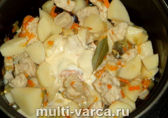 Баклажани з картоплею і куркою в мультиварці