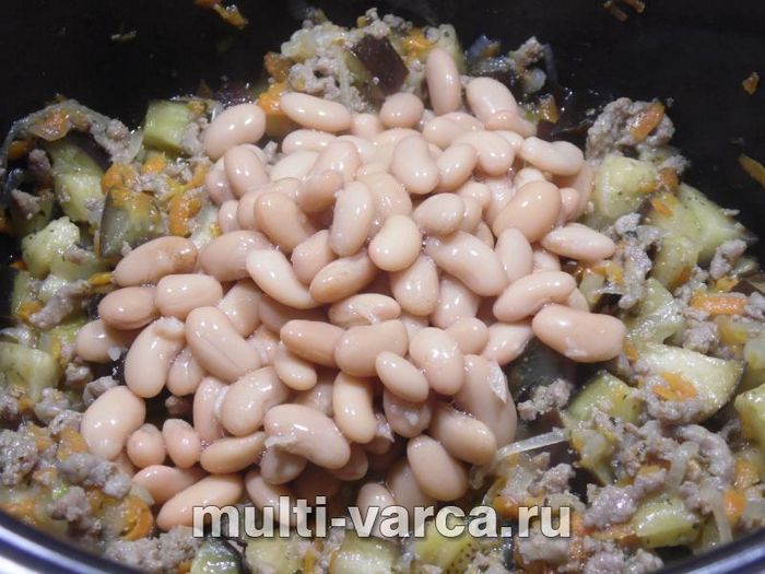 Баклажани з квасолею