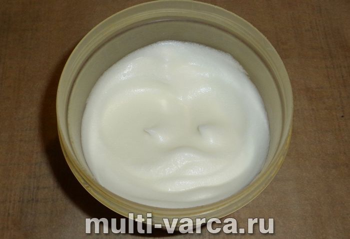 Бісквіт з ананасами в мультиварці
