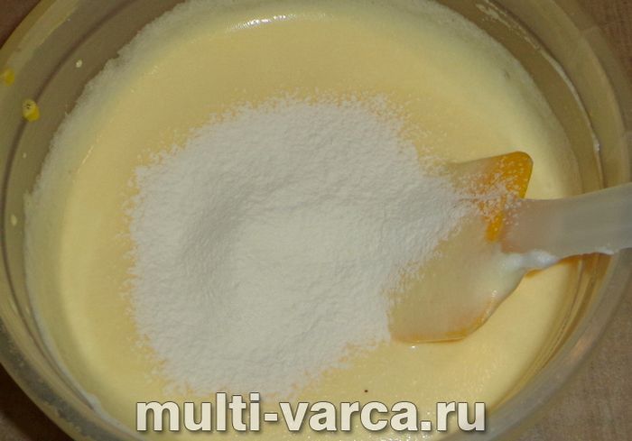 Бісквіт з ананасами в мультиварці