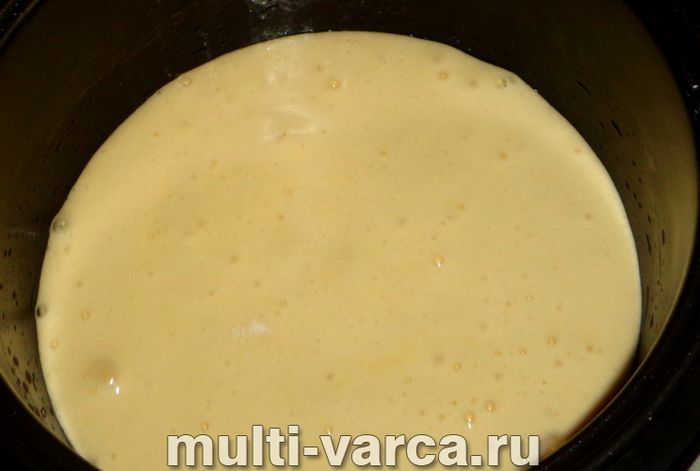 Бісквіт з ананасами в мультиварці