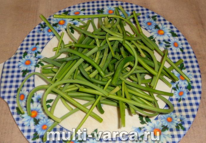 Часникові стрілки в мультиварці