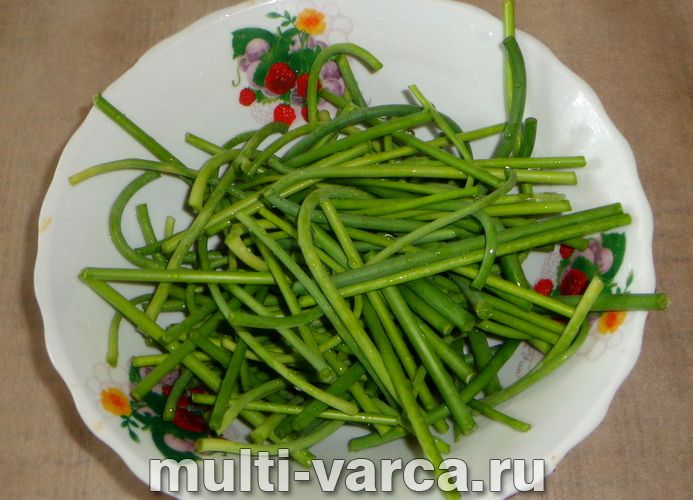 Часникові стрілки в мультиварці
