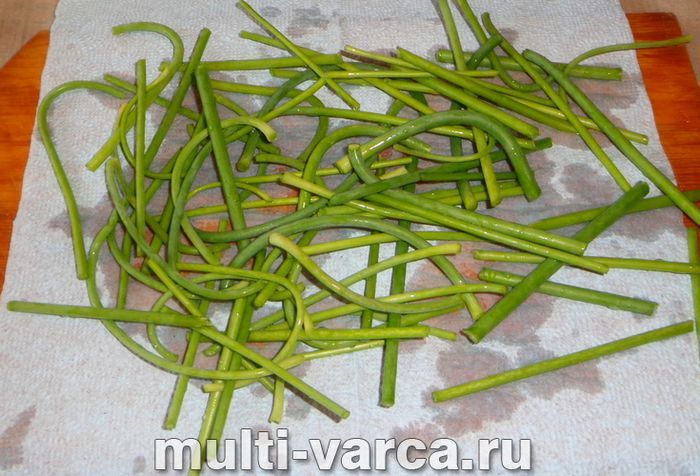 Часникові стрілки в мультиварці