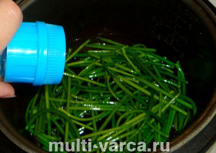 Часникові стрілки в мультиварці